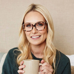 Peepers Impromptu Chai Tortoise eyeglasses with round frames and tortoiseshell pattern, close-up view of stylish eyewear.