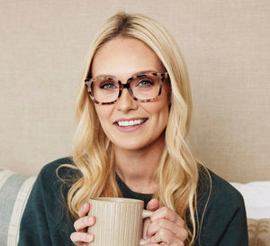 Peepers Impromptu Chai Tortoise eyeglasses with round frames and tortoiseshell pattern, close-up view of stylish eyewear.