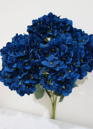 Artificial silk hydrangea flower with soft, full blooms in a realistic design by Sweet Home Deco.
