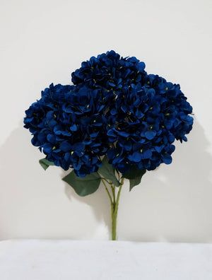 Artificial silk hydrangea flower with soft, full blooms from Sweet Home Deco, ideal for decorative floral arrangements.