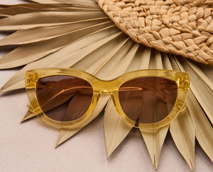 Peepers Capri sunglasses with stylish eyeglasses and readers, featuring a classic design and lightweight frame.