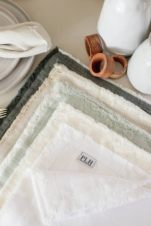 DINING - DINNER NAPKINS - Fringe Edge cotton/linen, Set of 4
