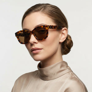 Peepers Center Stage sunglasses with clear reading lenses, stylish frame, and UV protection for fashionable eye comfort.